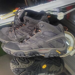 Mens 11 Merrell Men's Moab 2 Mid Waterproof hiking boots gray suede mesh. NICE.
